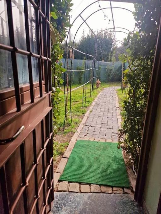 Appia Antica Giardino Parcheggio Fermata Bus 4 Ospiti Casa vacanze *